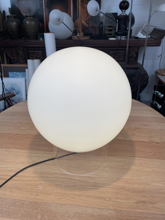 Image 1 of Große opalglasierte Tischlampe