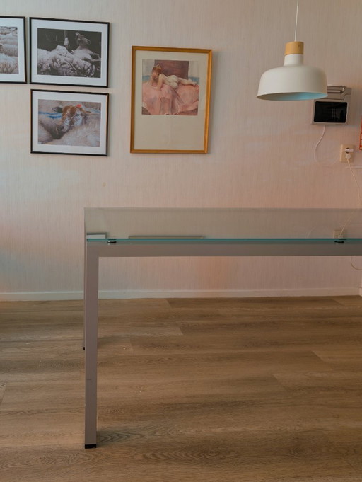 Schnell zugreifen: Arco Design Tisch (Milchglas)