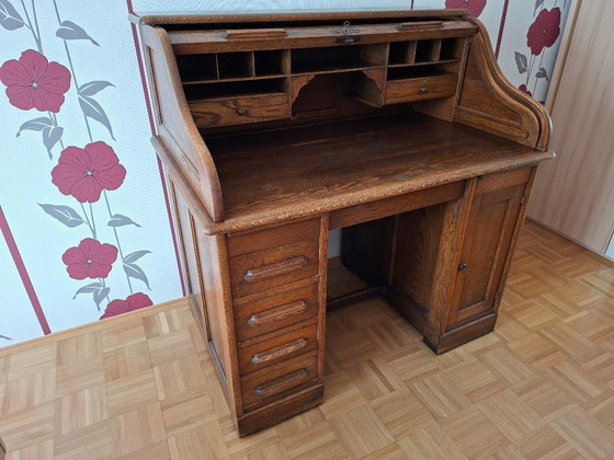 Image 1 of Scrivania antica in rovere con piano a rullo – completamente funzionale con chiave