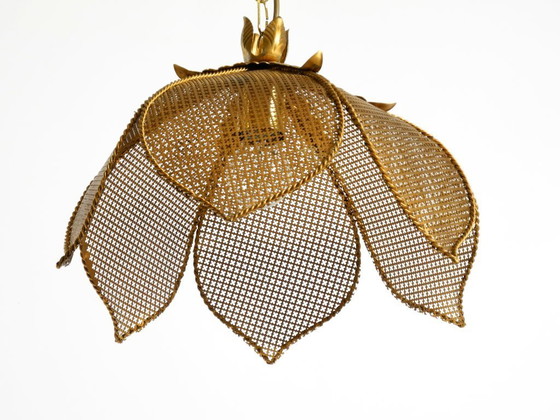 Image 1 of Hermosa y rara lámpara de techo de latón con diseño floral Regency de los años 80