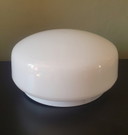 Vintage plafond/wandlamp in Bauhaus-stijl van opaalglas / opaline. 