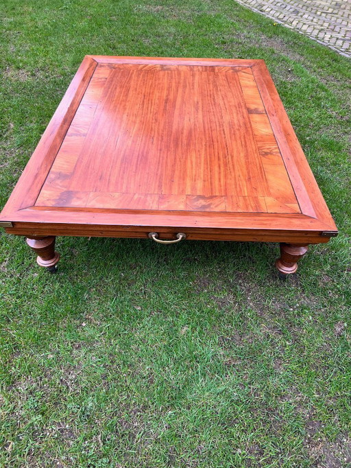 Mooie klassieke tafel