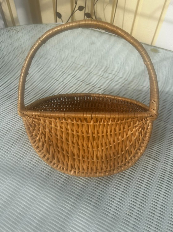 Image 1 of Cesto sospeso vintage intrecciato, naturale, per riporre oggetti e decorare.