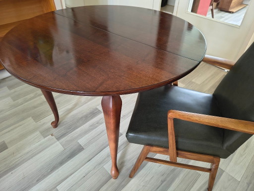 Vintage Mahogany Dining Table – Round Extendable to Oval