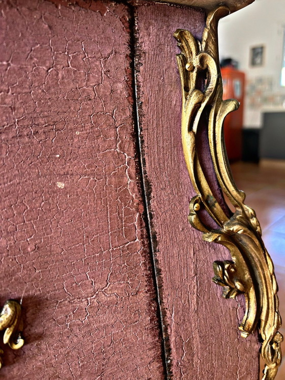 Pretty Louis XV style patinated antique chest of drawers, Powdered violet and marble, Wood, Purple (photo 12 of 15)