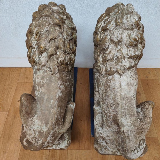 Image 1 of Set di 2 grandi statue da giardino raffiguranti un leone, ornamento da giardino in cemento.