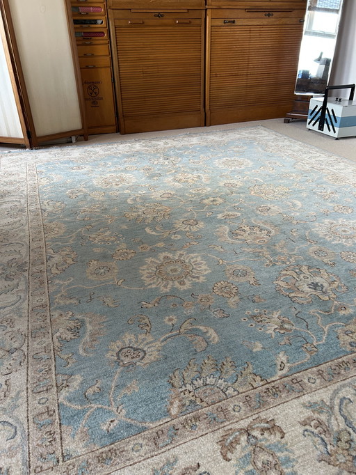 Alfombra Ziegler azul claro de 2,5 x 3 metros.