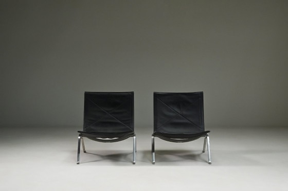 Image 1 of Ensemble de deux chaises longues PK22 par Poul Kjærholm pour Fritz Hansen, Danemark des années 1950.
