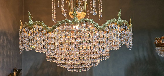 Image 1 of Lustre serti de cristaux taillés.