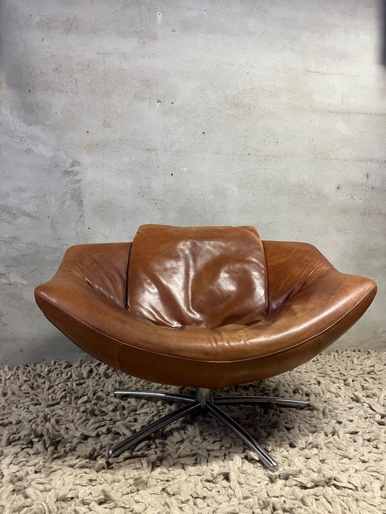 Image 1 of Etichetta GIGI Gerard van den Berg, pelle cognac con base girevole in acciaio inossidabile