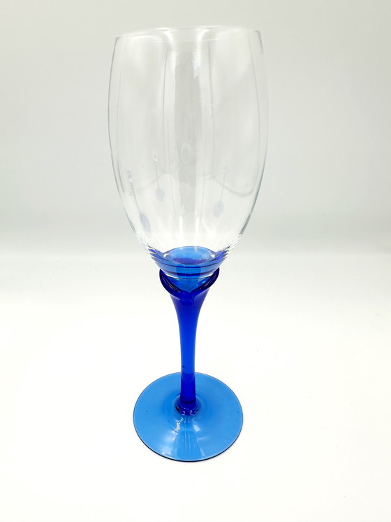 Image 1 of 4 x mundgeblasene Weingläser mit blauem Fuß 80s