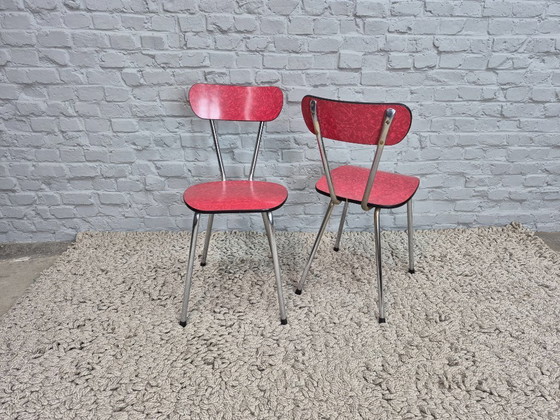 Image 1 of Ensemble de 2 chaises de cuisine design vintage de Brabantia, en Formica rouge marbré, Pays-Bas, années 1960
