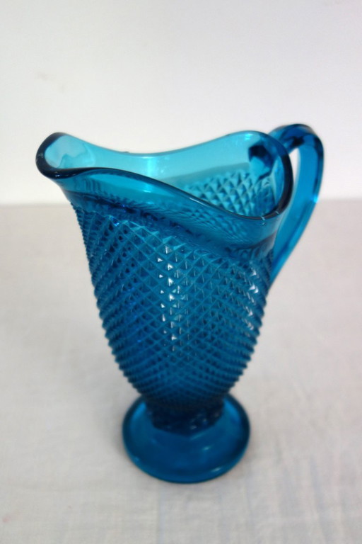 Vintage blue cut glass pitcher – tafelaccessoires