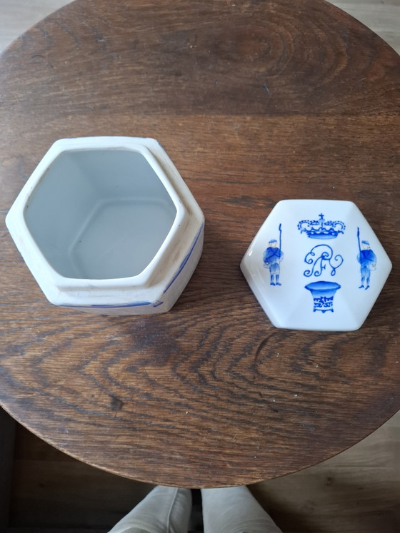 Vaso esagonale in porcellana Wong Lee – Oggetti decorativi, Porcelain (photo 3 of 7)