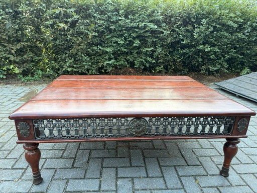 Mesa de centro angloindia hecha a mano por Theodore Alexander – Modelo 5100-307 – salontafels, Wood