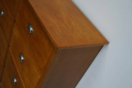 Image 1 of Duitse Eiken Apotheekkast, Midden 20e Eeuw