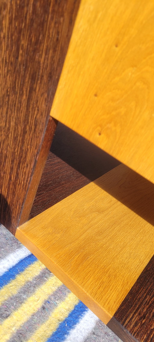 Mesa de centro de diseño con cajones, hecha a mano