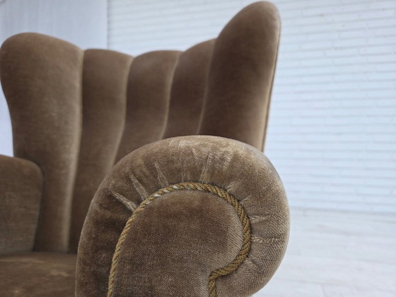 Image 1 of Sillón danés de los años 60, estilo relax, tapizado en terciopelo verde oscuro y madera de fresno.