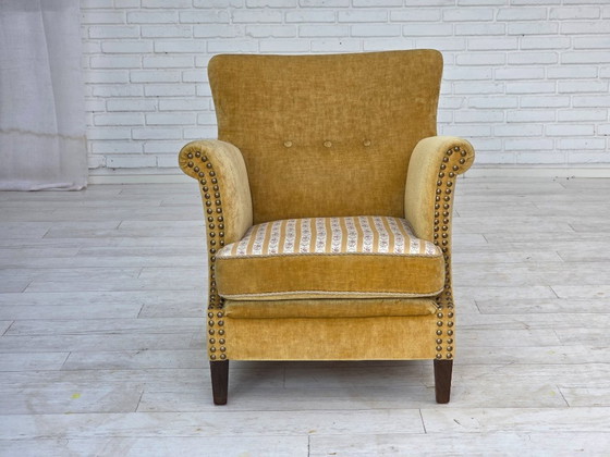 Image 1 of Fauteuil danois des années 1960, velours d'ameublement jaune miel, état d'origine.