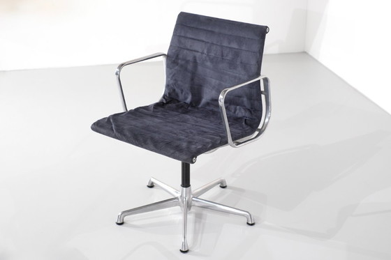Image 1 of Conjunto de sillones "EA 103" diseñados por Charles Ray Eames para ICF USA, 1969.