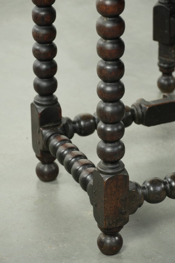 Image 1 of Mooie antieke Engelse eikenhouten gateleg tafel uit eind 17e/ begin 18e eeuw met bobbin gedraaide poten