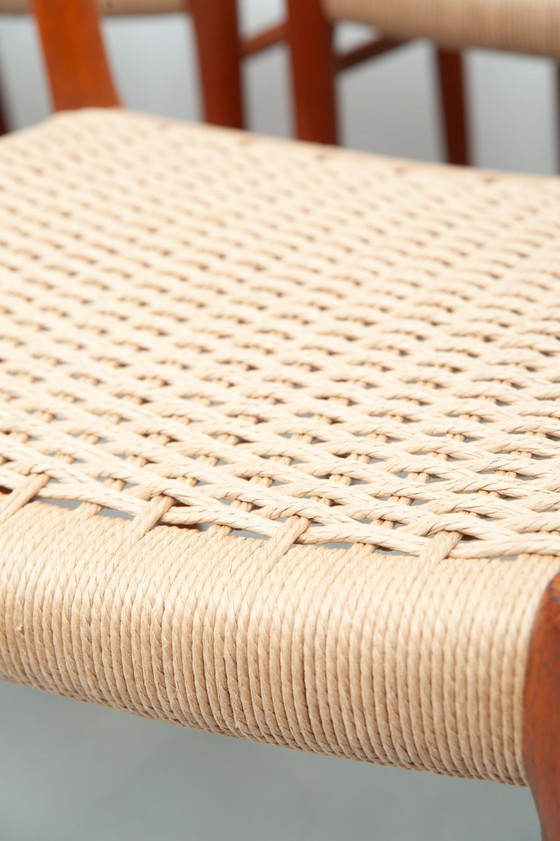 Image 1 of 8 sedie da pranzo modello 75 in teak di Niels Otto Møller per J. L. Møller Møbelfabrik (anni '50)