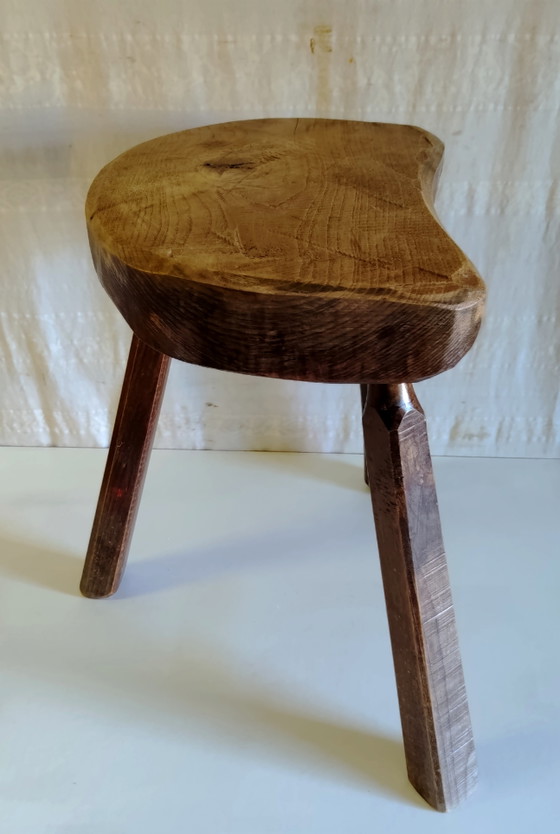 Dreibeiniger Hocker aus Massivholz - Mitte 20. Jh. – Wood (photo 5 of 8)