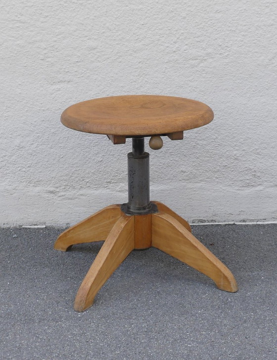 Image 1 of Sgabello girevole, regolabile in altezza, Sedus anni '50, in legno, WsaEb