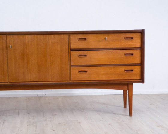 Image 1 of Dressoir van teakhout in Scandinavisch design, fabrikant Bartels