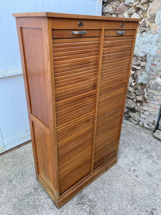 Image 1 of Eikenhouten archiefkast met dubbele kolom en gordijn uit de jaren 50
