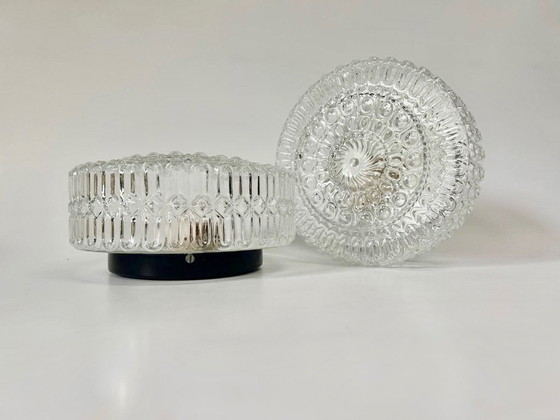 Image 1 of Set van 2 Vintage Plafondlamp Helder Rond Bewerkt Glas Seventies