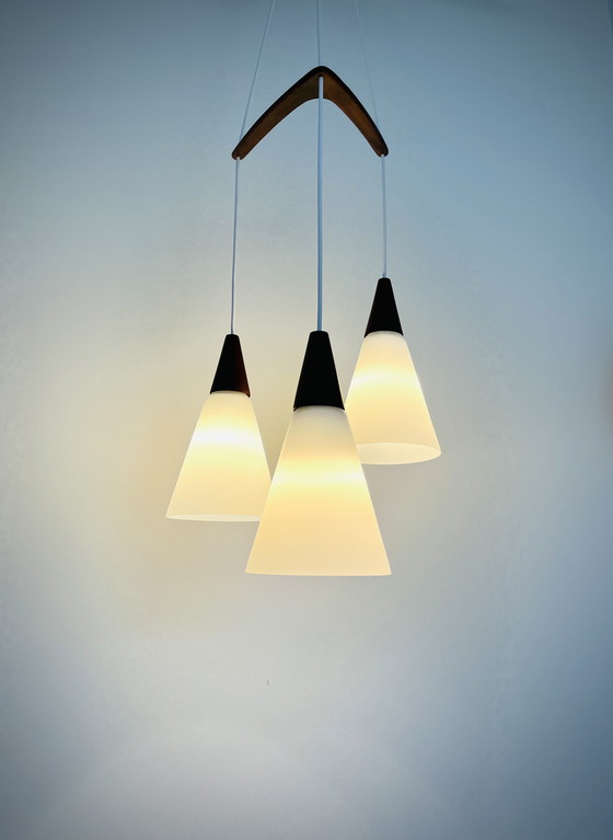 Image 1 of Louis Kalff - Philips - Calici opalini e pendente boomerang in teak