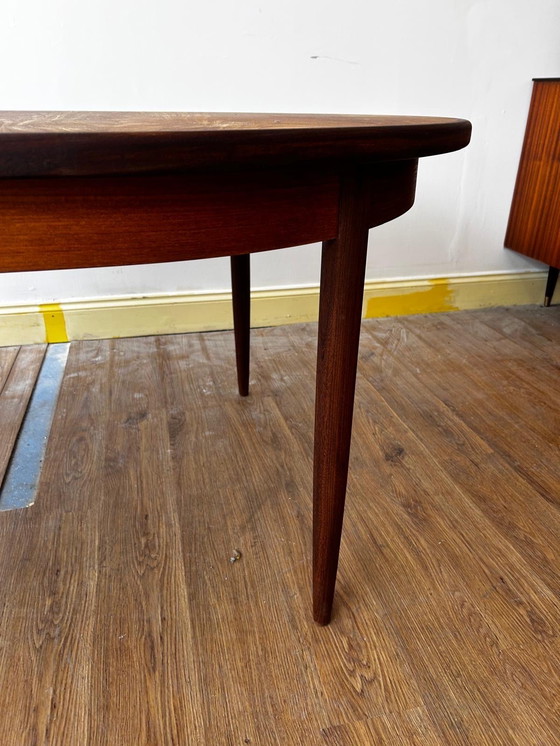 Image 1 of Midcentury teakhouten G-Plan ovale uitschuifbare eettafel 1960
