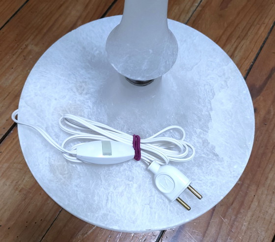 Image 1 of Alabaster-Stehleuchte und Metall-Radkappen 70er Jahre