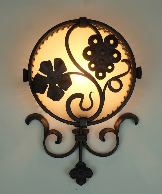 Image 1 of uitstekende 1970 vintage wandlamp smeedijzer en perkament koch & sons brutalistisch rustiek ontwerp