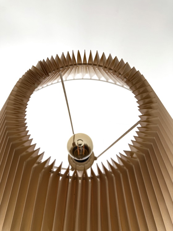 Image 1 of Lampadaire vintage avec abat-jour plissé années 70
