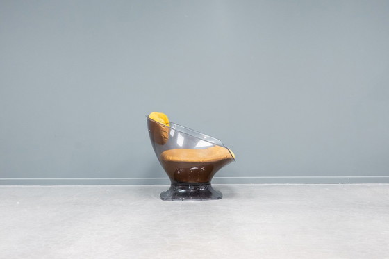 Image 1 of Poltrona lounge in Lucite Pod