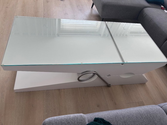 Table basse faite à la main en forme de pince à linge, Tables basses, Bois, Métal, Blanc, Design (photo 2 sur 5)