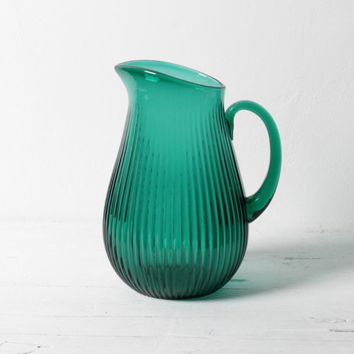 Grüner, gerippter Glaskrug / Großer smaragdgrüner Krug 2000 ml / Schweden / 2000er Jahre – tafelaccessoires