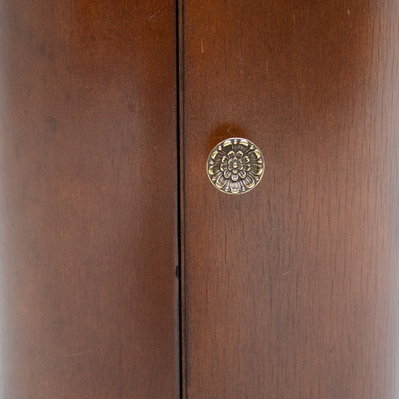 Image 1 of Zylindrischer Holzschrank