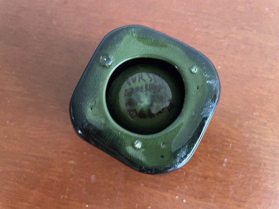 Image 1 of Arnhemsche Fayencefabriek - Zwei quadratische Kerzenständer aus glänzendem Steingut im Jugendstil