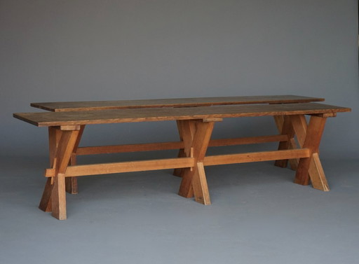 Rustieke boerenbanken met X-vormig frame van kersen- en eikenhout, jaren 1940.