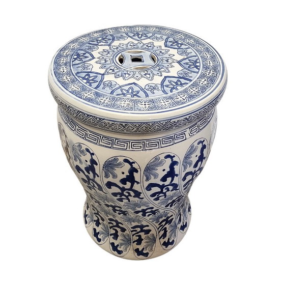Taburete de jardín de cerámica china con decoración azul y blanca. – Mesa para plantas, Ceramic (photo 3 of 6)