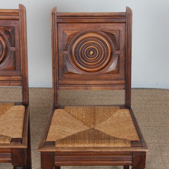 Image 1 of Par de sillas de madera maciza con asiento de paja, de fabricación francesa, 1940.