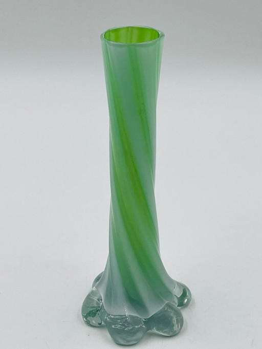 Soliflore de cristal de Murano en vidrio opalino verde trenzado, años 60
