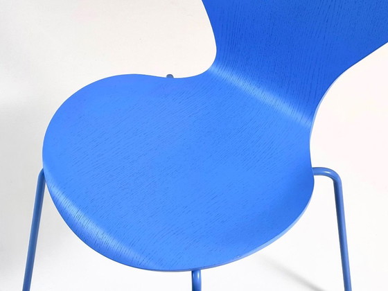 1 Chaises Fritz Hansen Série 7, Arne Jacobsen, Trieste, Chaises de salle à manger, Bois, Métal, Bleu (photo 3 sur 15)