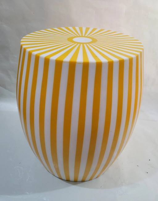 Tavolino laterale artigianale marocchino giallo e bianco - Artisanal Bijzettafel