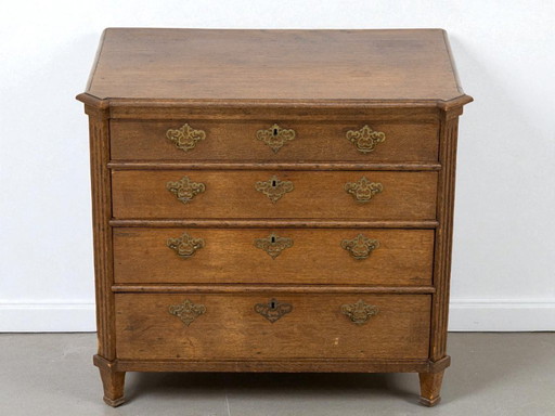 Antique wooden dresser / chest of drawers - 4 drawers