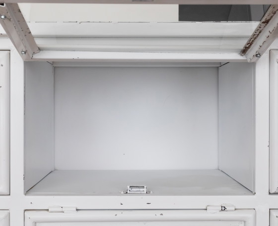 Image 1 of Vetrina vintage in metallo con 9 ante a ribalta in vetro.