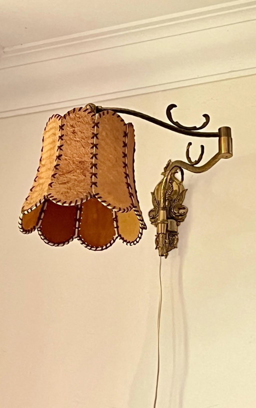 Lámpara de pared vintage de latón con pantalla de cuero, brazo ajustable (32-70 cm), lámpara de lectura de mediados de siglo.
